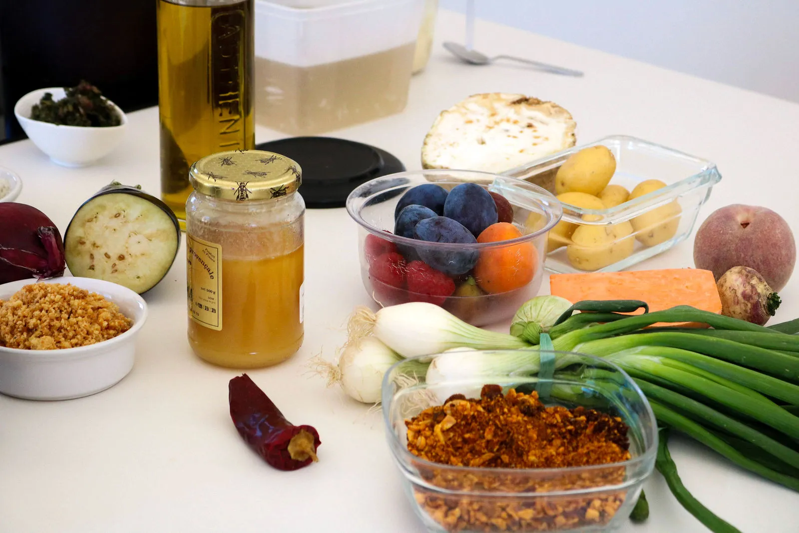 Assortiment d'ingrédients frais et de saison sélectionnés par le Chef à Lyon